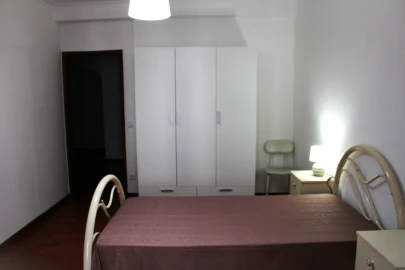 Quarto para Arrendamento em Santo Antonio dos Olivais