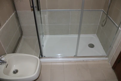 Quarto para Arrendamento em Santo Antonio dos Olivais