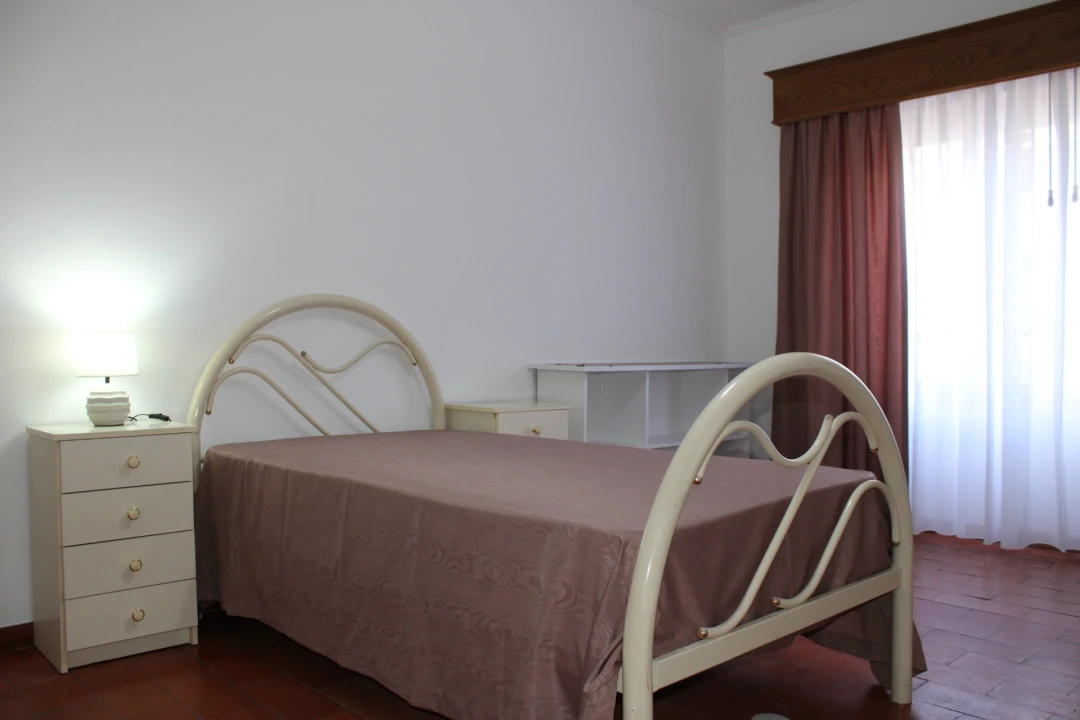 Quarto para Arrendamento em Santo Antonio dos Olivais Foto 1