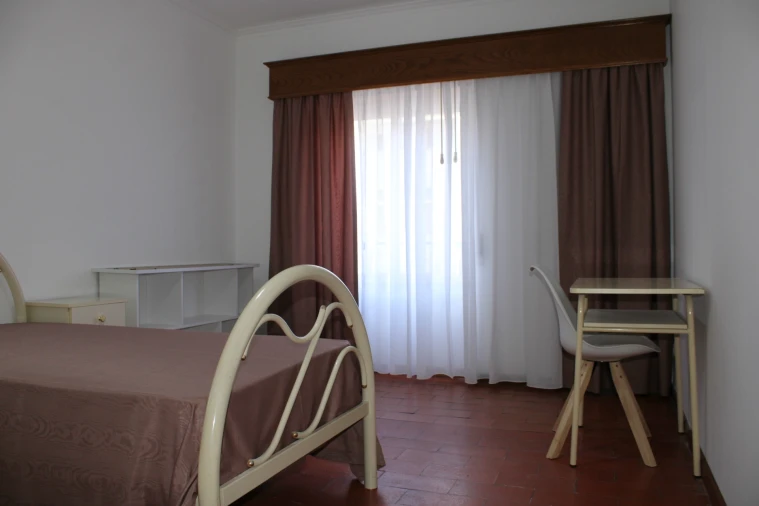 Quarto para Arrendamento em Santo Antonio dos Olivais Foto 4