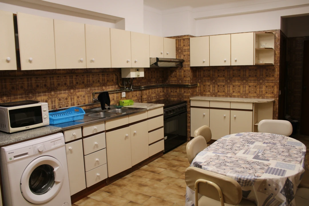 Quarto para Arrendamento em Santo Antonio dos Olivais Foto 8