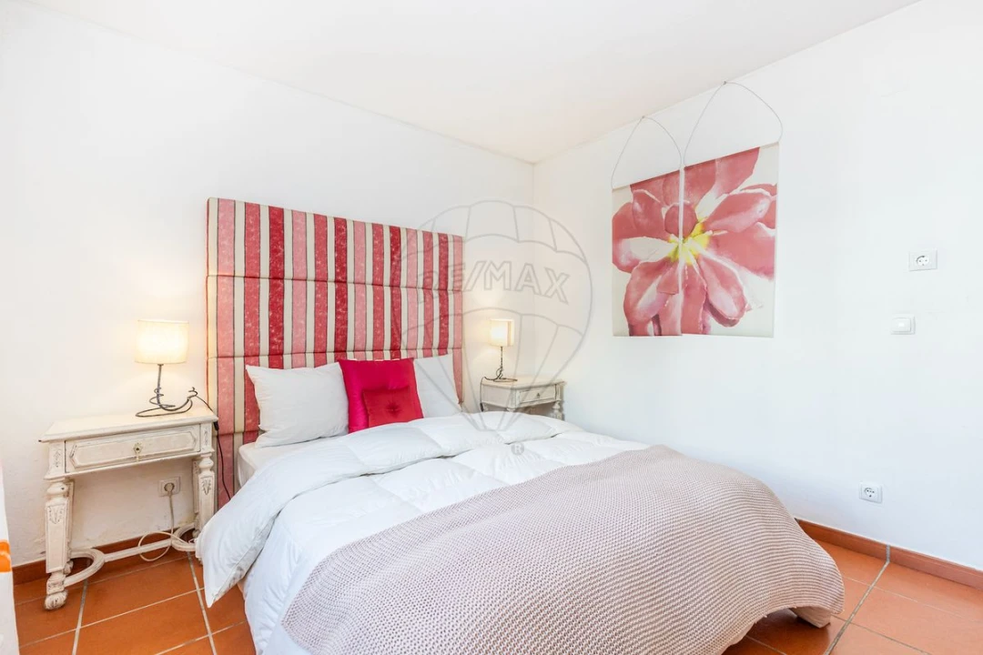 Moradia T6 para Arrendamento em Colares Foto 10