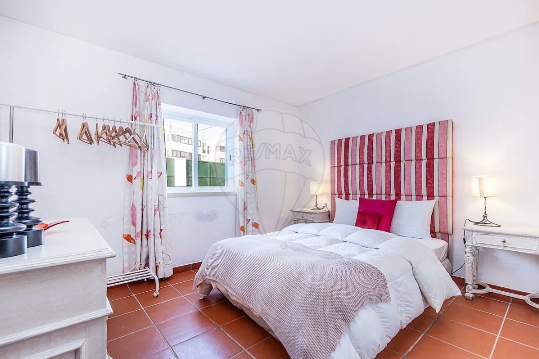 Moradia T6 para Arrendamento em Colares Foto 9