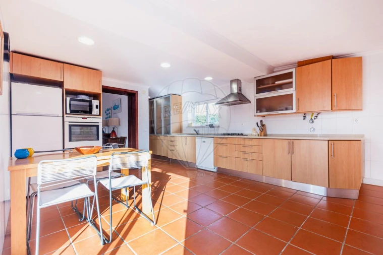 Moradia T6 para Arrendamento em Colares Foto 13