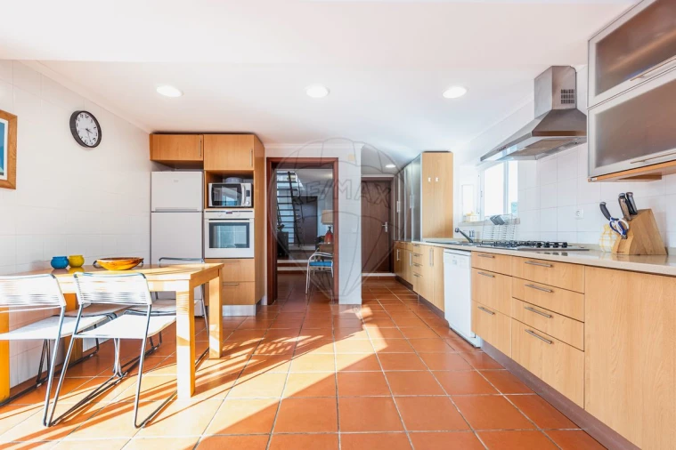 Moradia T6 para Arrendamento em Colares Foto 14