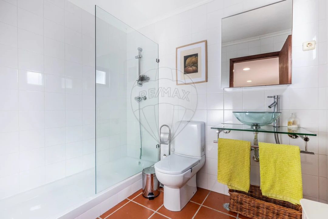 Moradia T6 para Arrendamento em Colares Foto 25