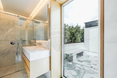 Apartamento T5 para Venda em Avenidas Novas