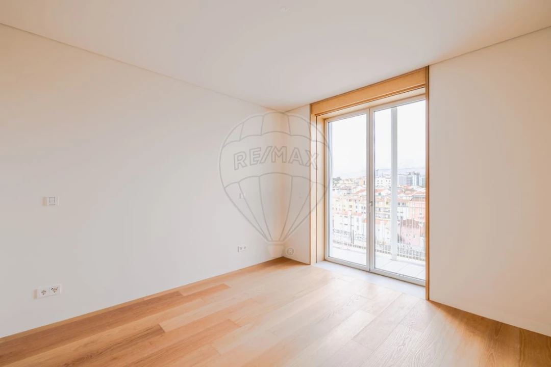 Apartamento T5 para Venda em Avenidas Novas Foto 33