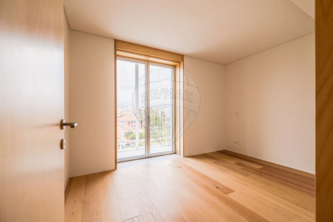 Apartamento T5 para Venda em Avenidas Novas Foto 37