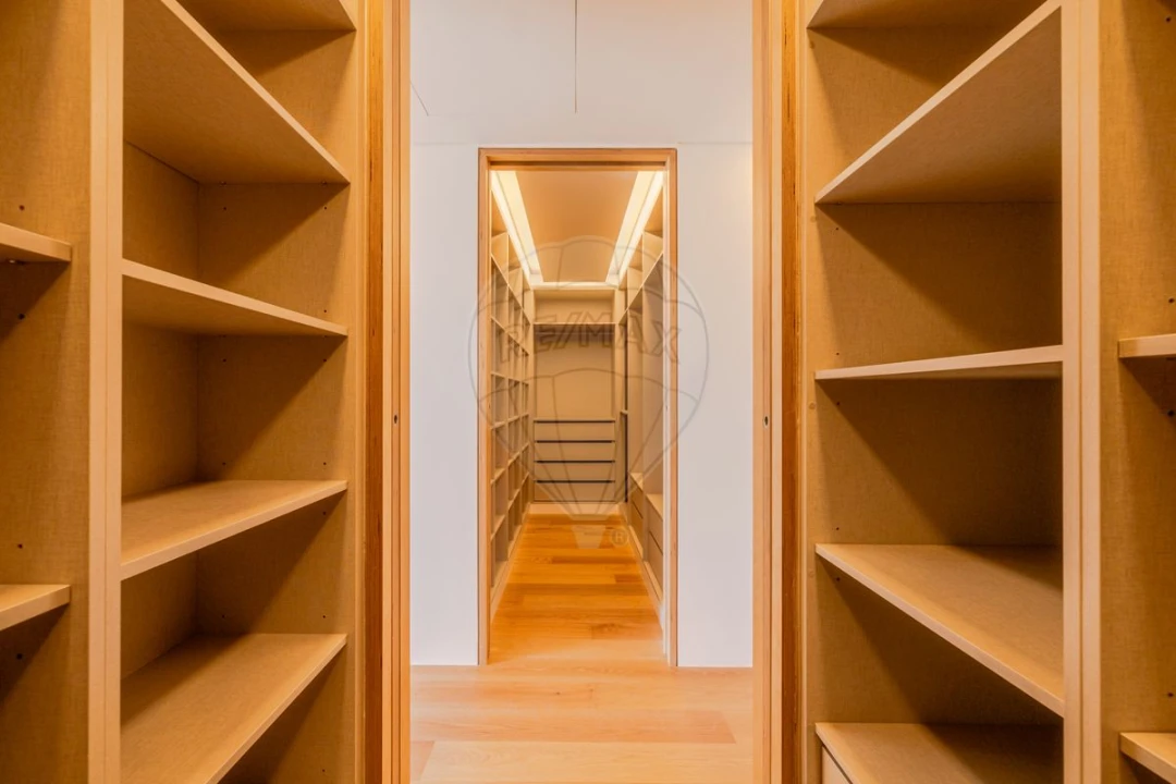 Apartamento T5 para Venda em Avenidas Novas Foto 16