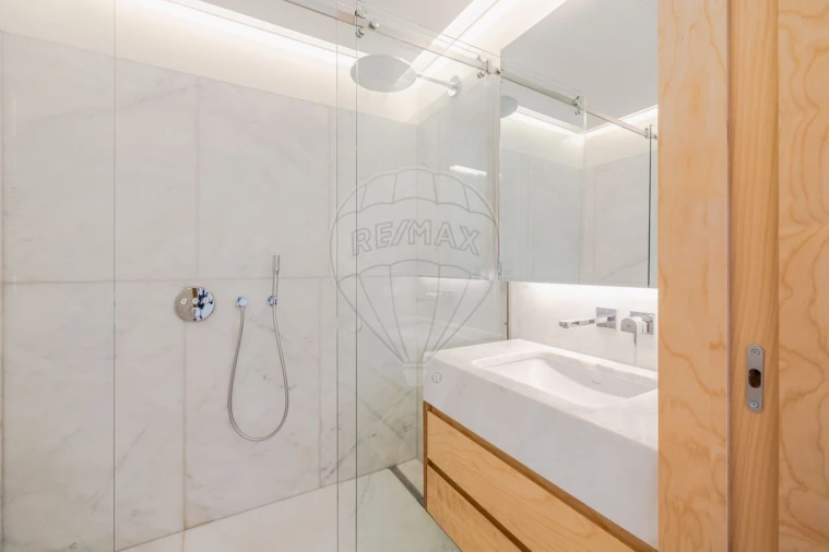 Apartamento T5 para Venda em Avenidas Novas Foto 30