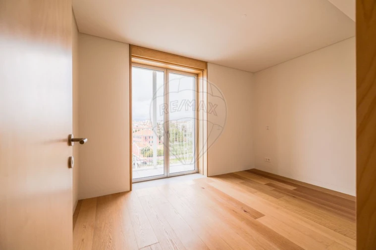 Apartamento T5 para Venda em Avenidas Novas Foto 37