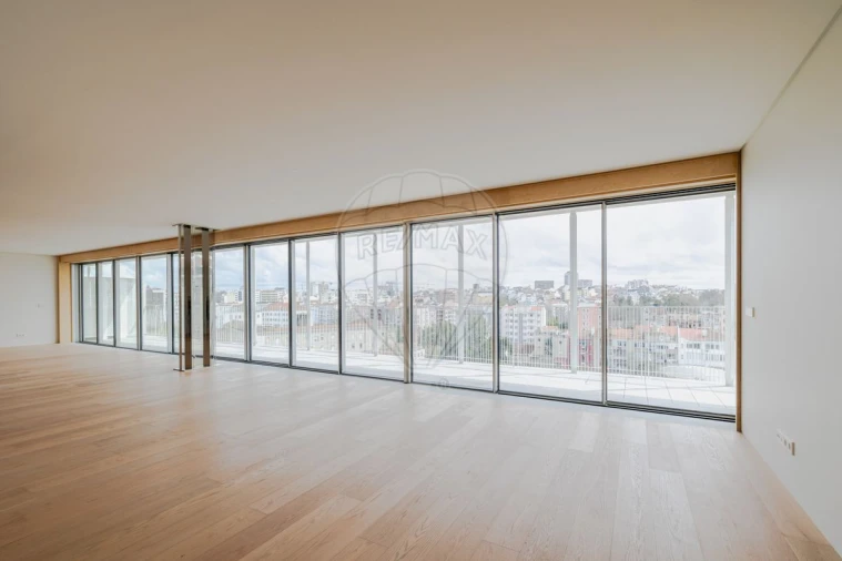 Apartamento T5 para Venda em Avenidas Novas Foto 8