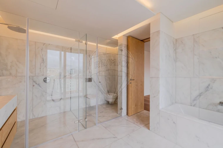 Apartamento T5 para Venda em Avenidas Novas Foto 15