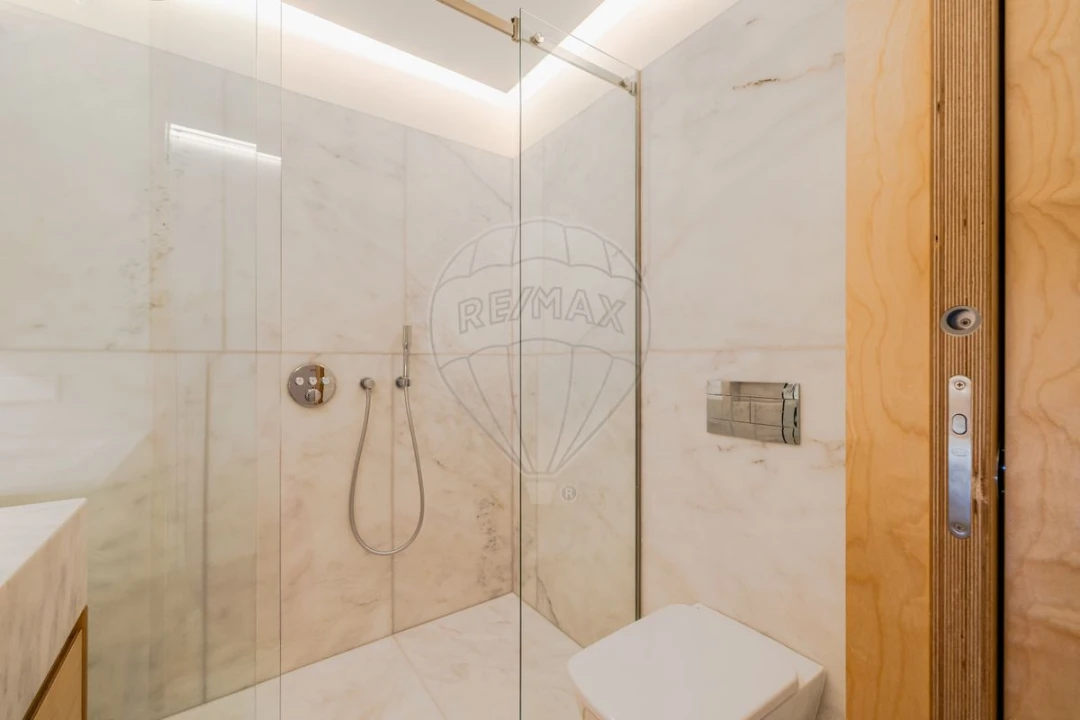 Apartamento T5 para Venda em Avenidas Novas Foto 25