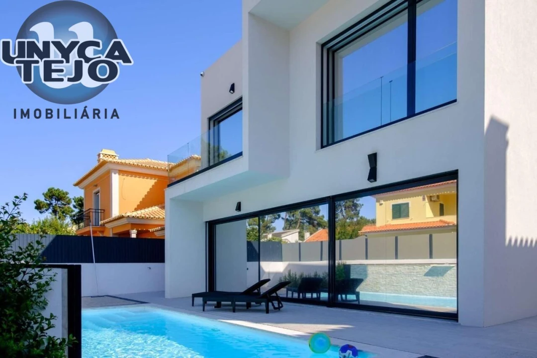 Moradia T4 para Venda em Charneca de Caparica e Sobreda Foto 1