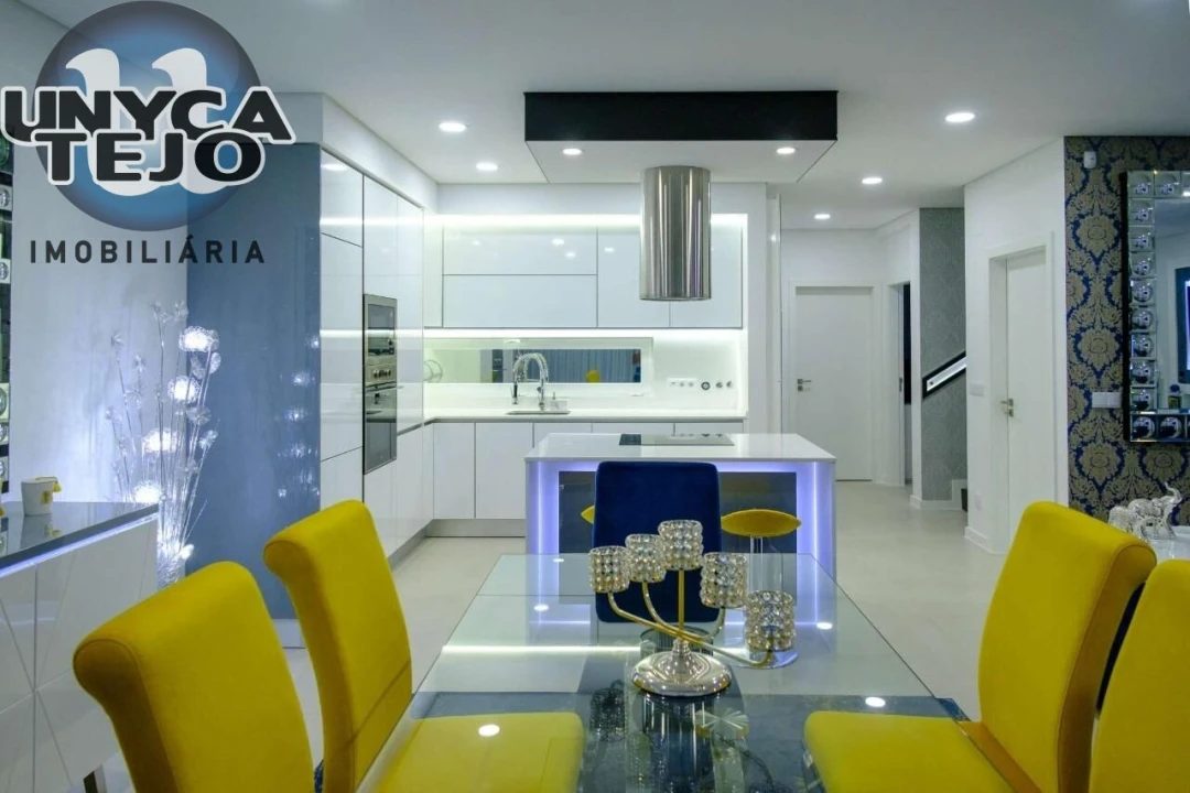 Moradia T4 para Venda em Charneca de Caparica e Sobreda Foto 18