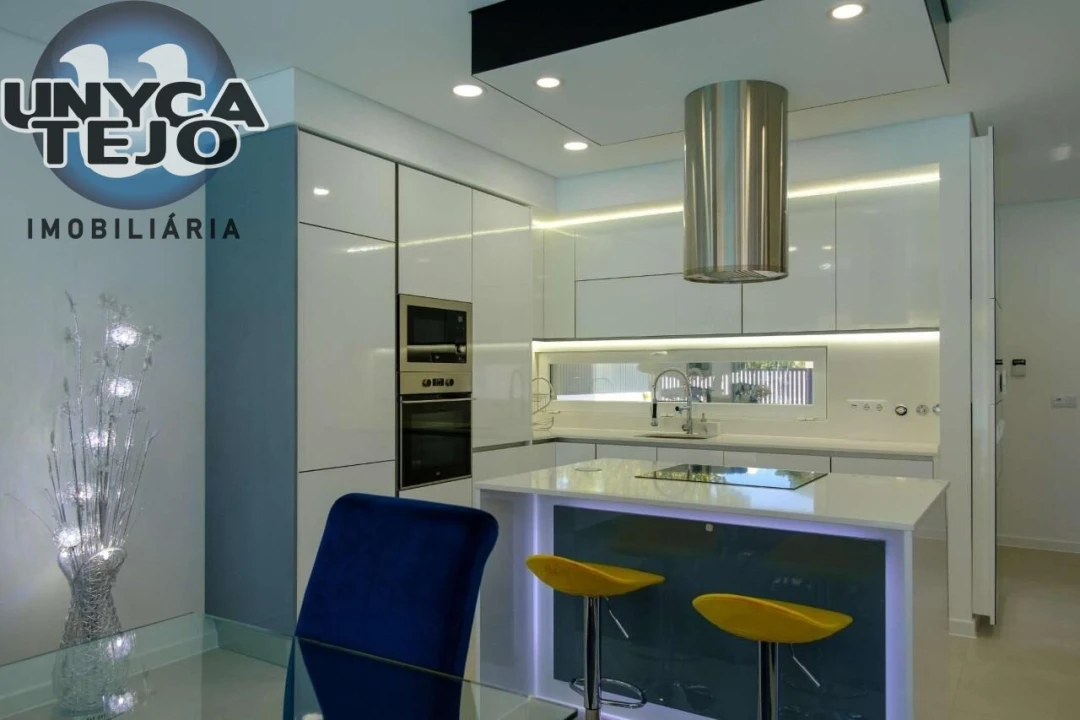 Moradia T4 para Venda em Charneca de Caparica e Sobreda Foto 25