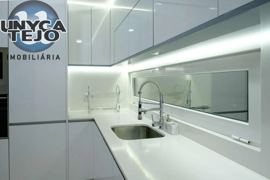 Moradia T4 para Venda em Charneca de Caparica e Sobreda Foto 5