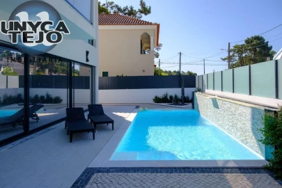 Moradia T4 para Venda em Charneca de Caparica e Sobreda