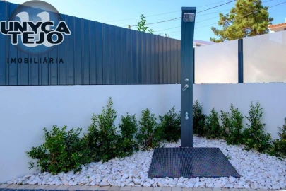 Moradia T4 para Venda em Charneca de Caparica e Sobreda