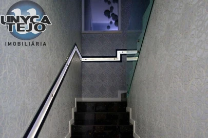 Moradia T4 para Venda em Charneca de Caparica e Sobreda