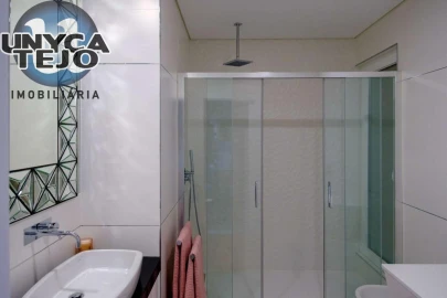 Moradia T4 para Venda em Charneca de Caparica e Sobreda