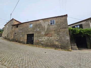 Moradia T3 para Venda em Adoufe e Vilarinho de Samardã