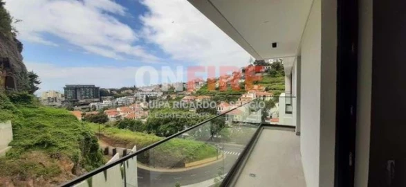 Apartamento T5 para Venda em Funchal (São Pedro)