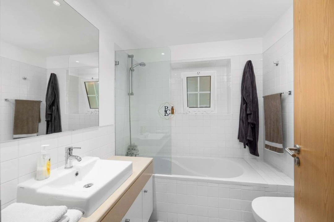 Moradia T7 para Venda em Santa Barbara de Nexe Foto 35