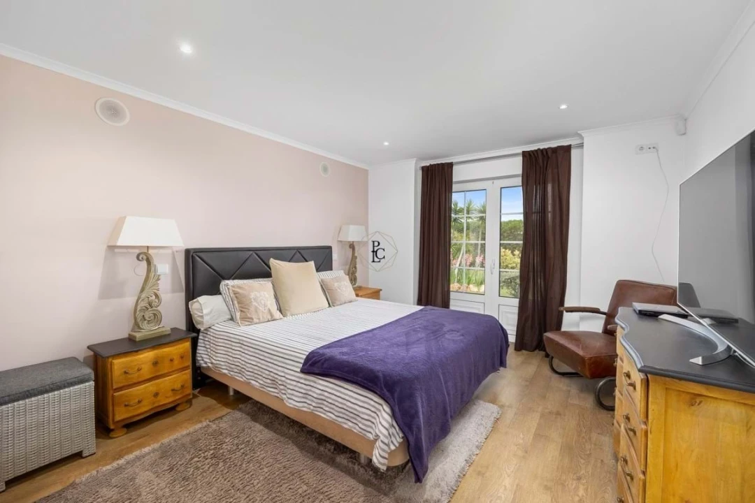 Moradia T7 para Venda em Santa Barbara de Nexe Foto 36