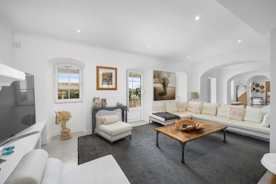 Moradia T7 para Venda em Santa Barbara de Nexe Foto 12