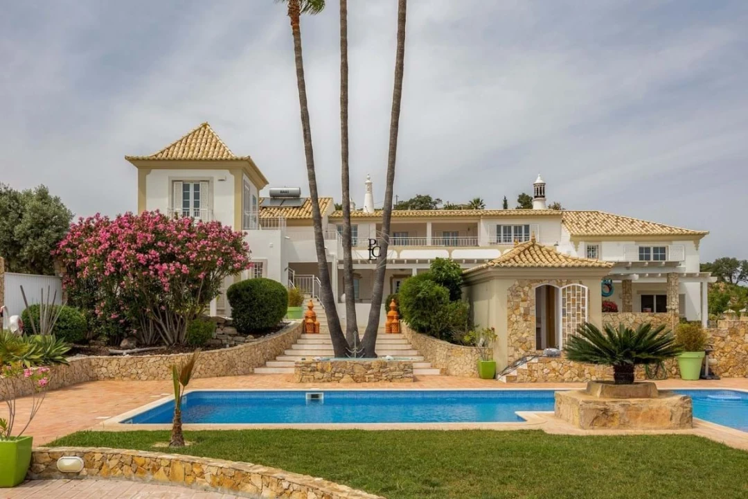 Moradia T7 para Venda em Santa Barbara de Nexe Foto 50