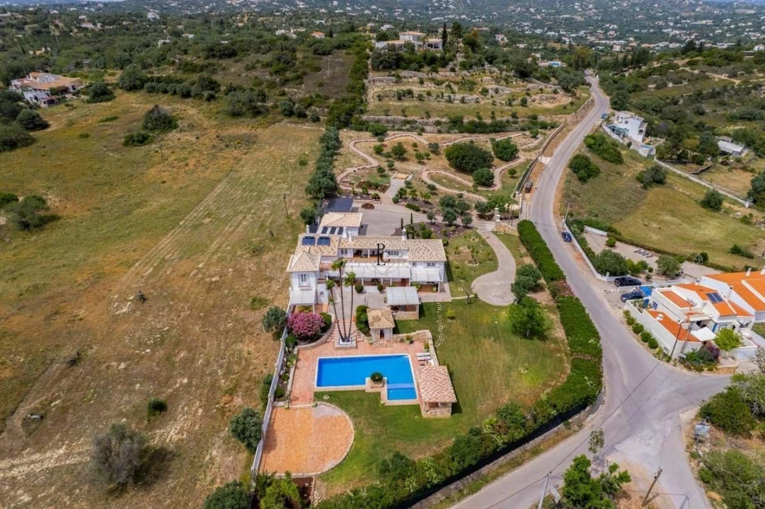 Moradia T7 para Venda em Santa Barbara de Nexe Foto 58