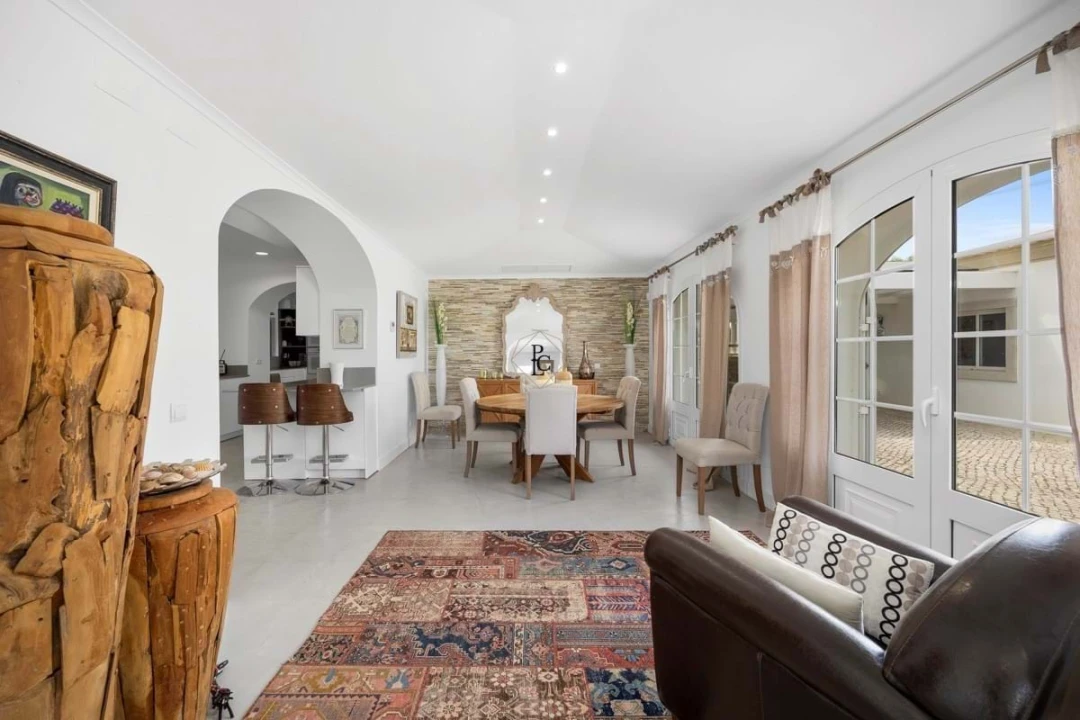 Moradia T7 para Venda em Santa Barbara de Nexe Foto 1