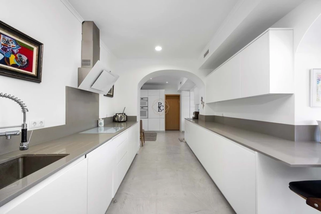 Moradia T7 para Venda em Santa Barbara de Nexe Foto 5