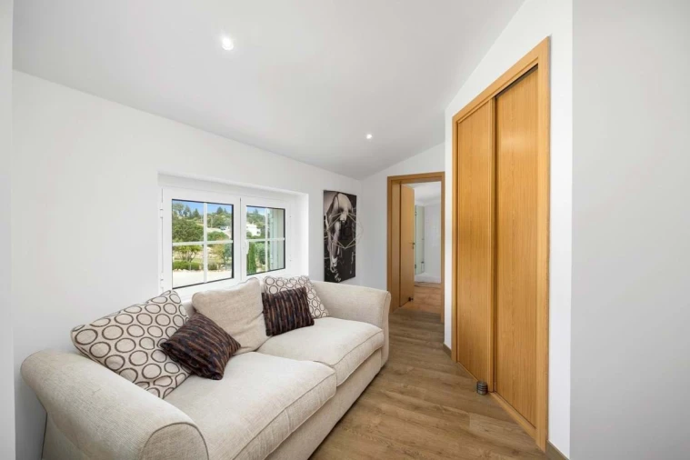 Moradia T7 para Venda em Santa Barbara de Nexe Foto 22