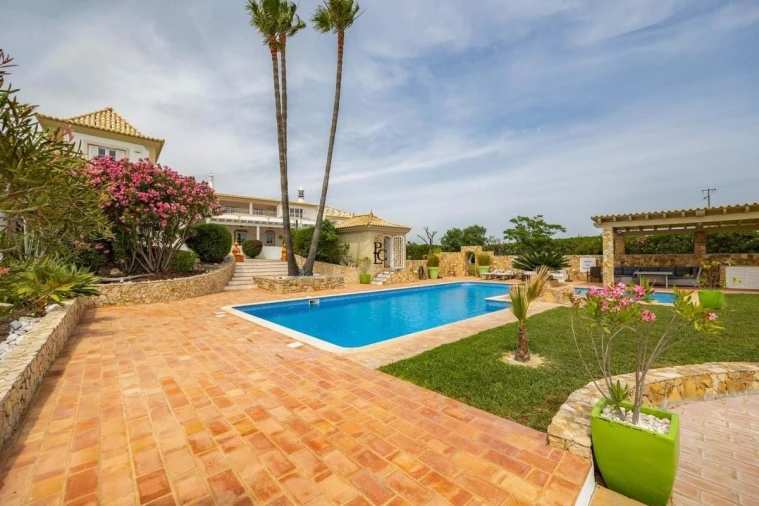 Moradia T7 para Venda em Santa Barbara de Nexe Foto 46