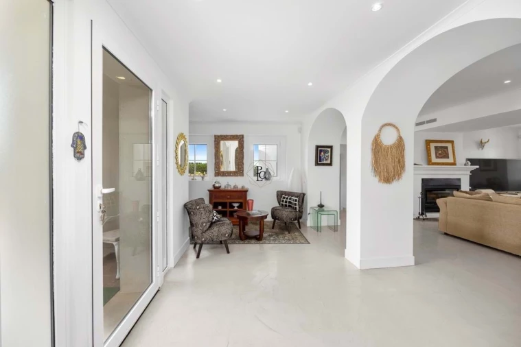 Moradia T7 para Venda em Santa Barbara de Nexe Foto 8