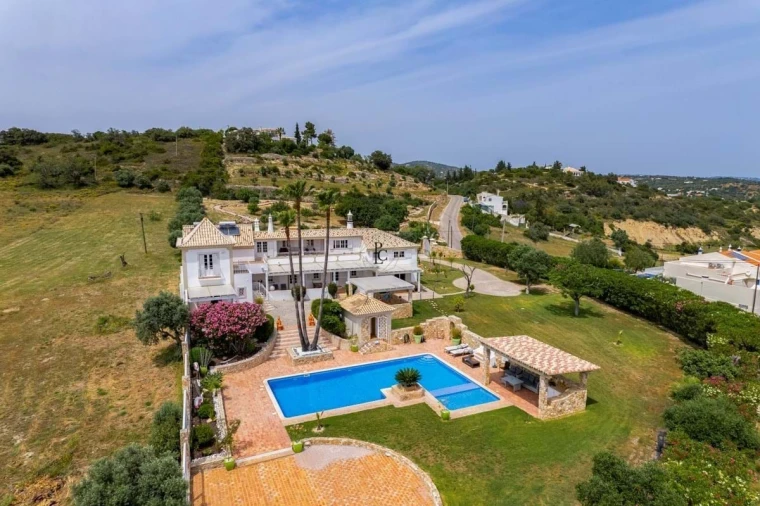 Moradia T7 para Venda em Santa Barbara de Nexe Foto 57