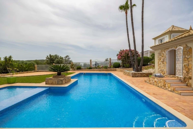 Moradia T7 para Venda em Santa Barbara de Nexe Foto 48