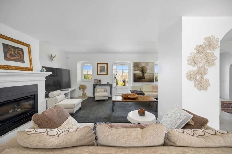 Moradia T7 para Venda em Santa Barbara de Nexe Foto 9