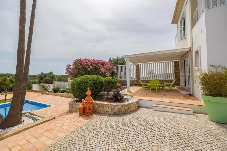 Moradia T7 para Venda em Santa Barbara de Nexe Foto 42