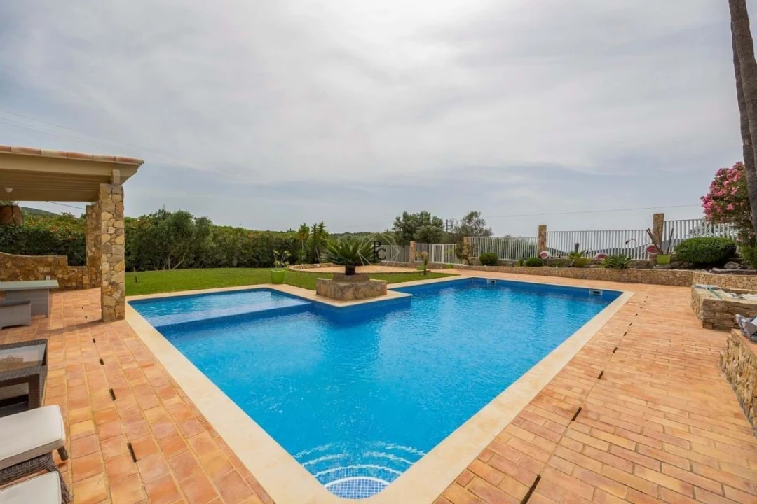 Moradia T7 para Venda em Santa Barbara de Nexe Foto 2