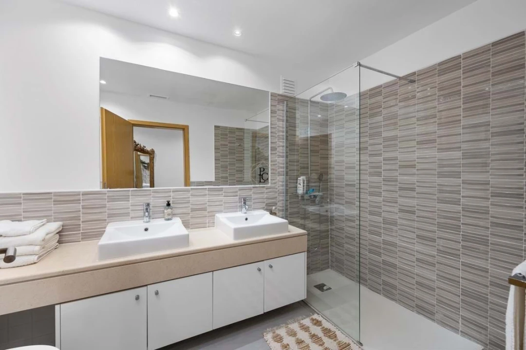 Moradia T7 para Venda em Santa Barbara de Nexe Foto 18