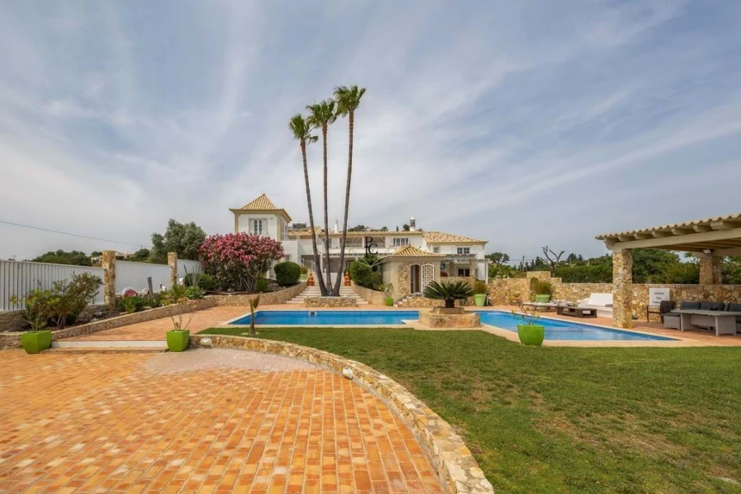 Moradia T7 para Venda em Santa Barbara de Nexe Foto 47