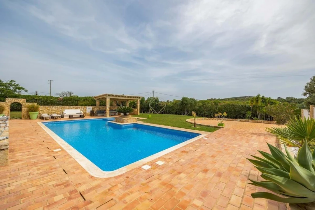 Moradia T7 para Venda em Santa Barbara de Nexe Foto 45