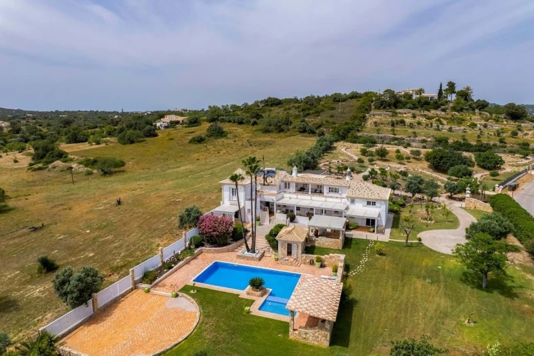 Moradia T7 para Venda em Santa Barbara de Nexe Foto 54