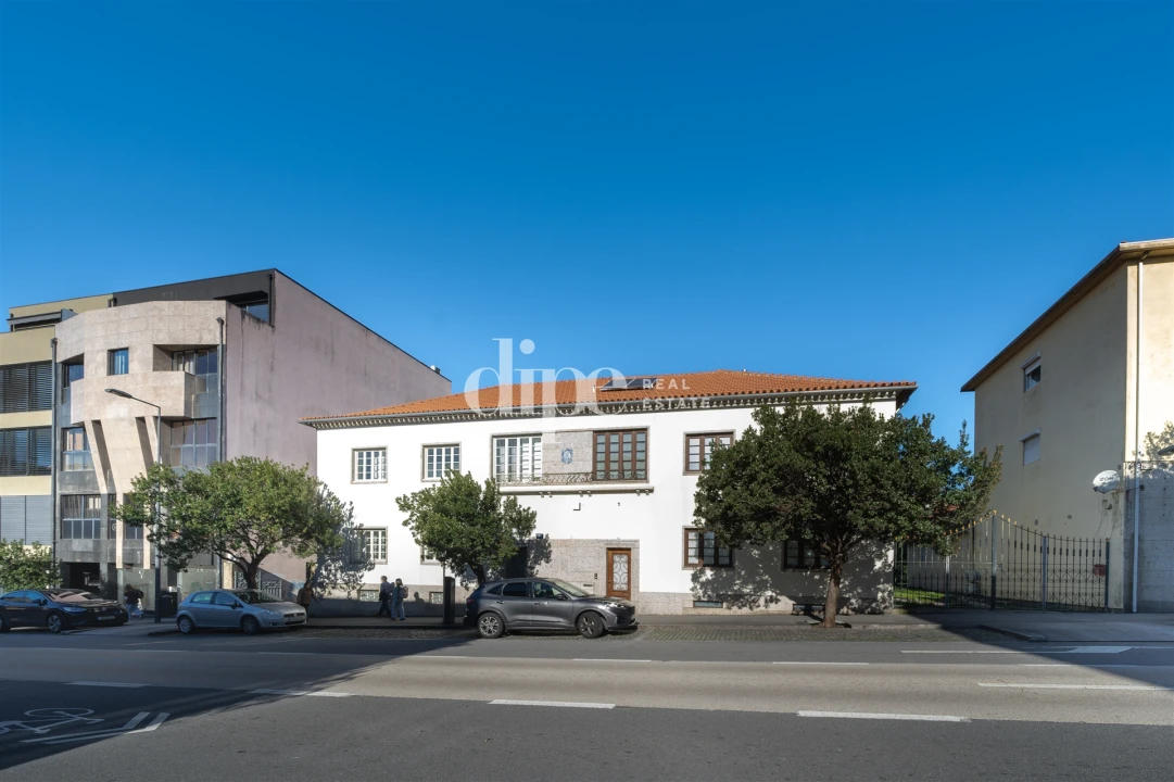 Moradia T4 para Venda em Oliveira, São Paio e São Sebastião Foto 3