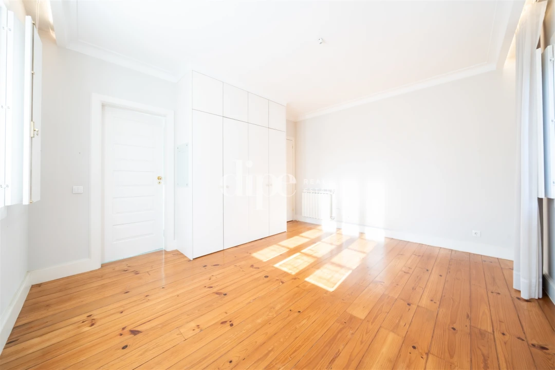 Moradia T4 para Venda em Oliveira, São Paio e São Sebastião Foto 21